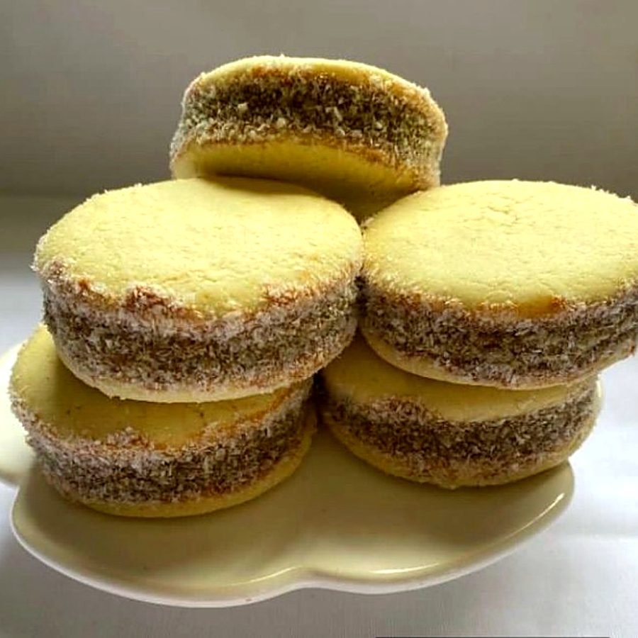 Maicenitas, alfajores de maicena con dulce de leche y coco