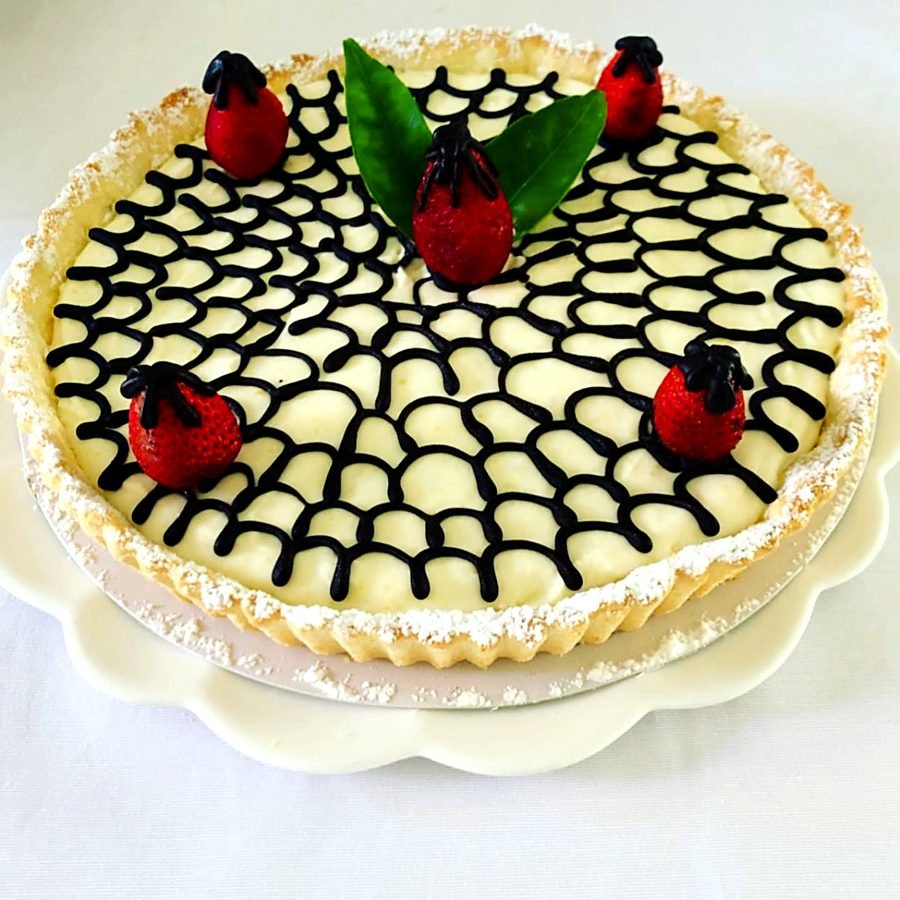 Tarta Bianca de crema de limón con frutillas frescas