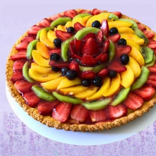 Tarta Tropical con kiwi, durazno, frutillas y arándanos
