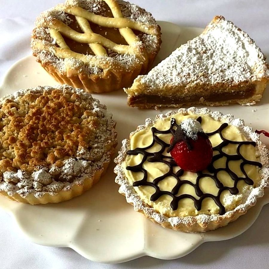 Tartitas individuales surtidas de limón y crumble